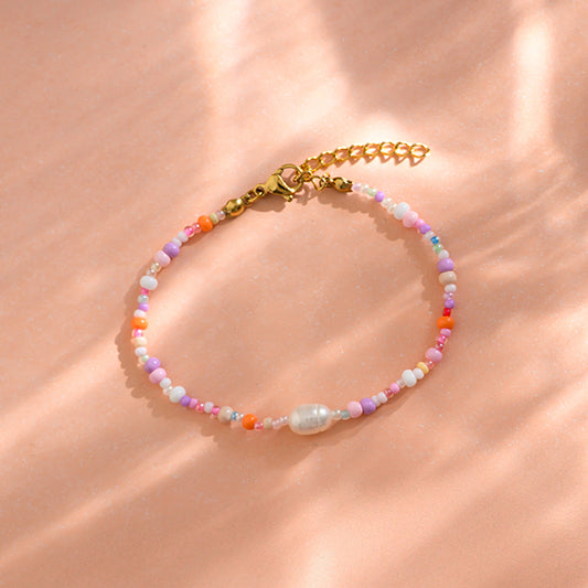 Perlenarmband mit Karabinerverschluss im Säckchen