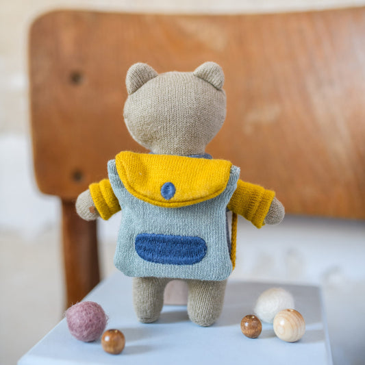 Bär "Schulkind" gelb/blau, mit Schultasche