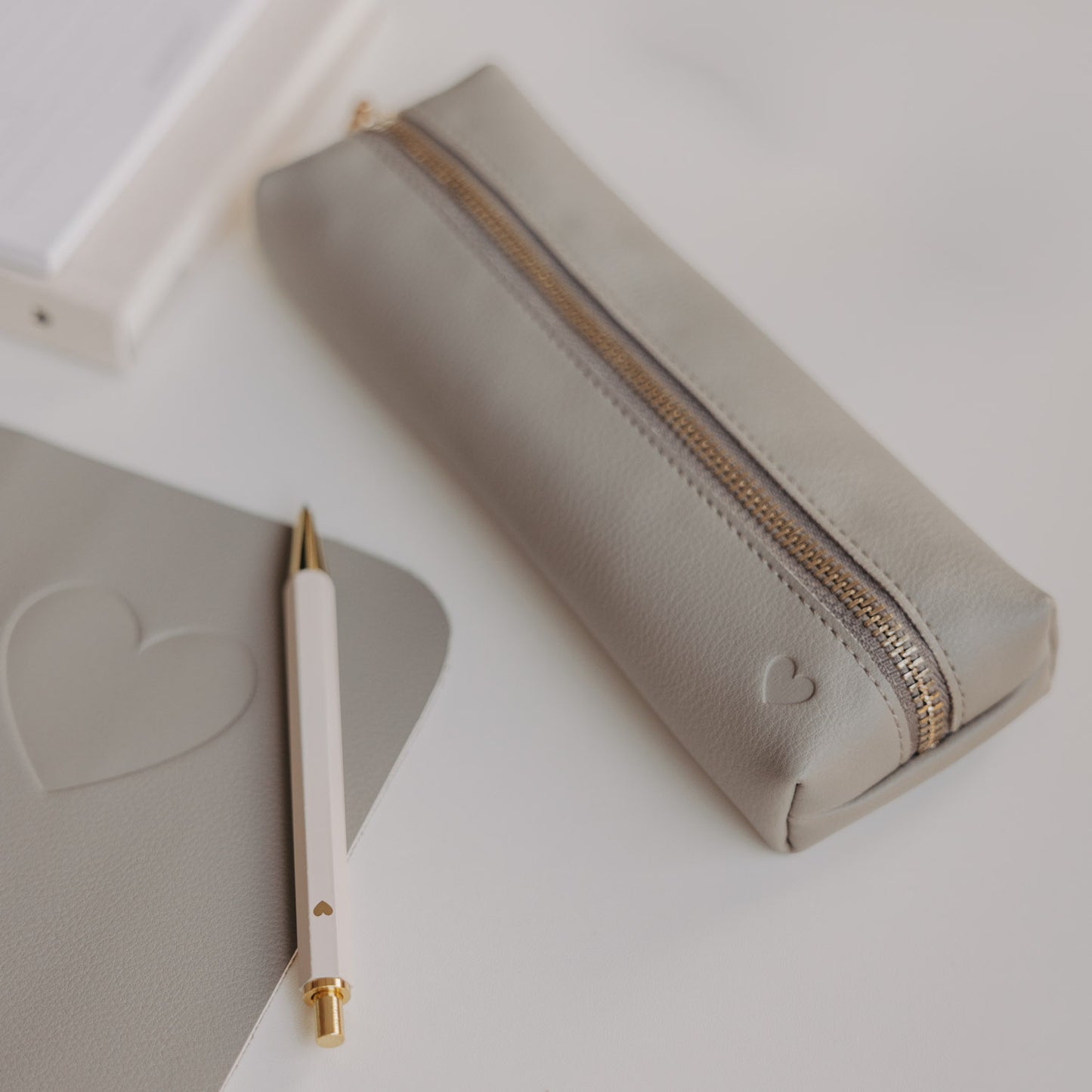 Federtasche "Herz taupe"