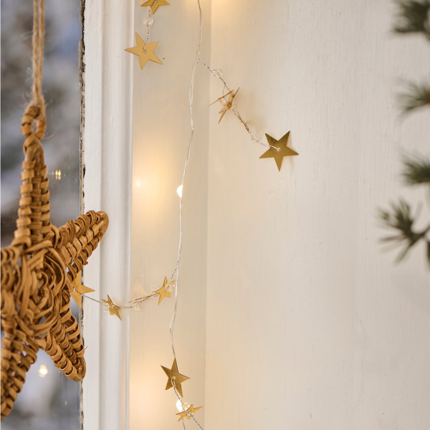 Lichterkette mit goldenen Sternen/für innen