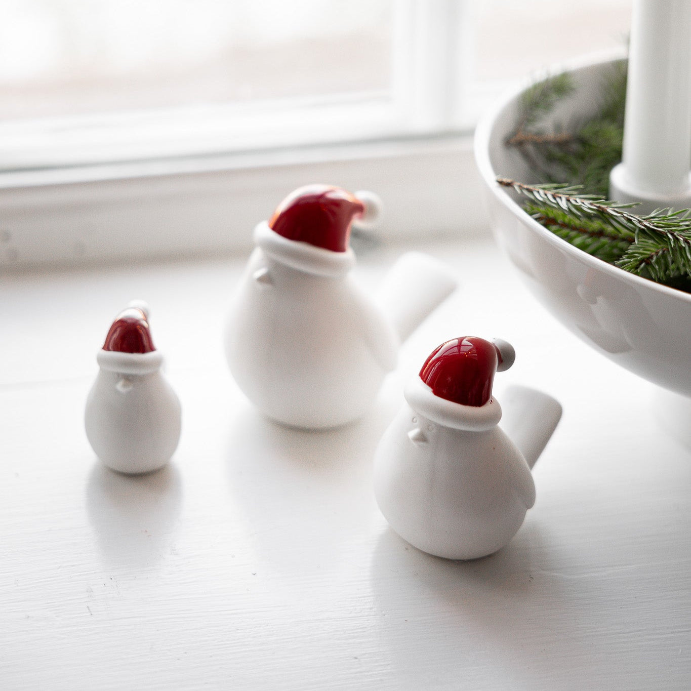 Weihnachtsvogel "Elin", mit roter Mütze