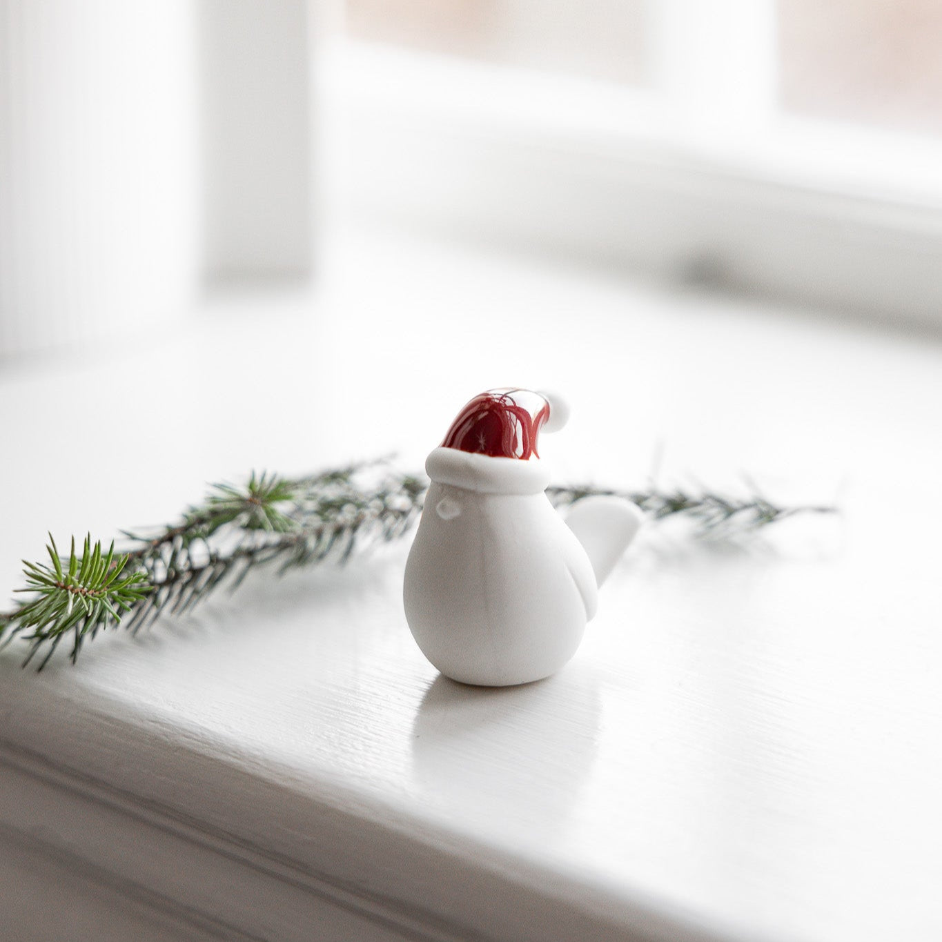 Weihnachtsvogel "Elin", mit roter Mütze