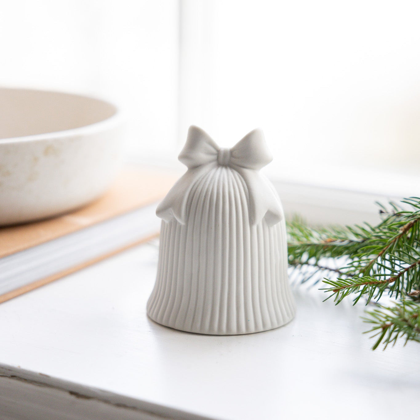 Keramikglocke "Klocksjön", weiß/matt