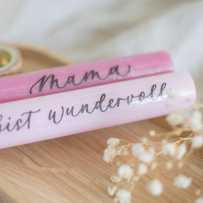 Stabkerzenset "Mama", rosa/optional mit Kerzenständer