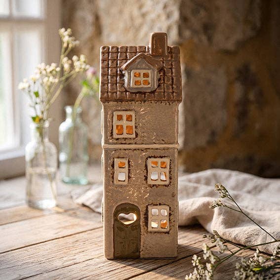 Keramikhaus "beige mit Herztüre"; für Teelicht – Dekorationsbeispiel