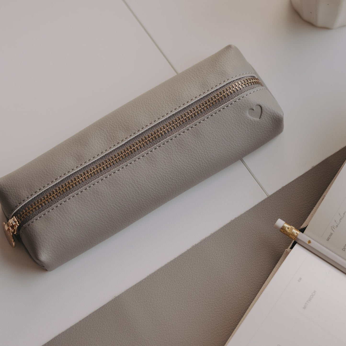 Federtasche "Herz taupe"