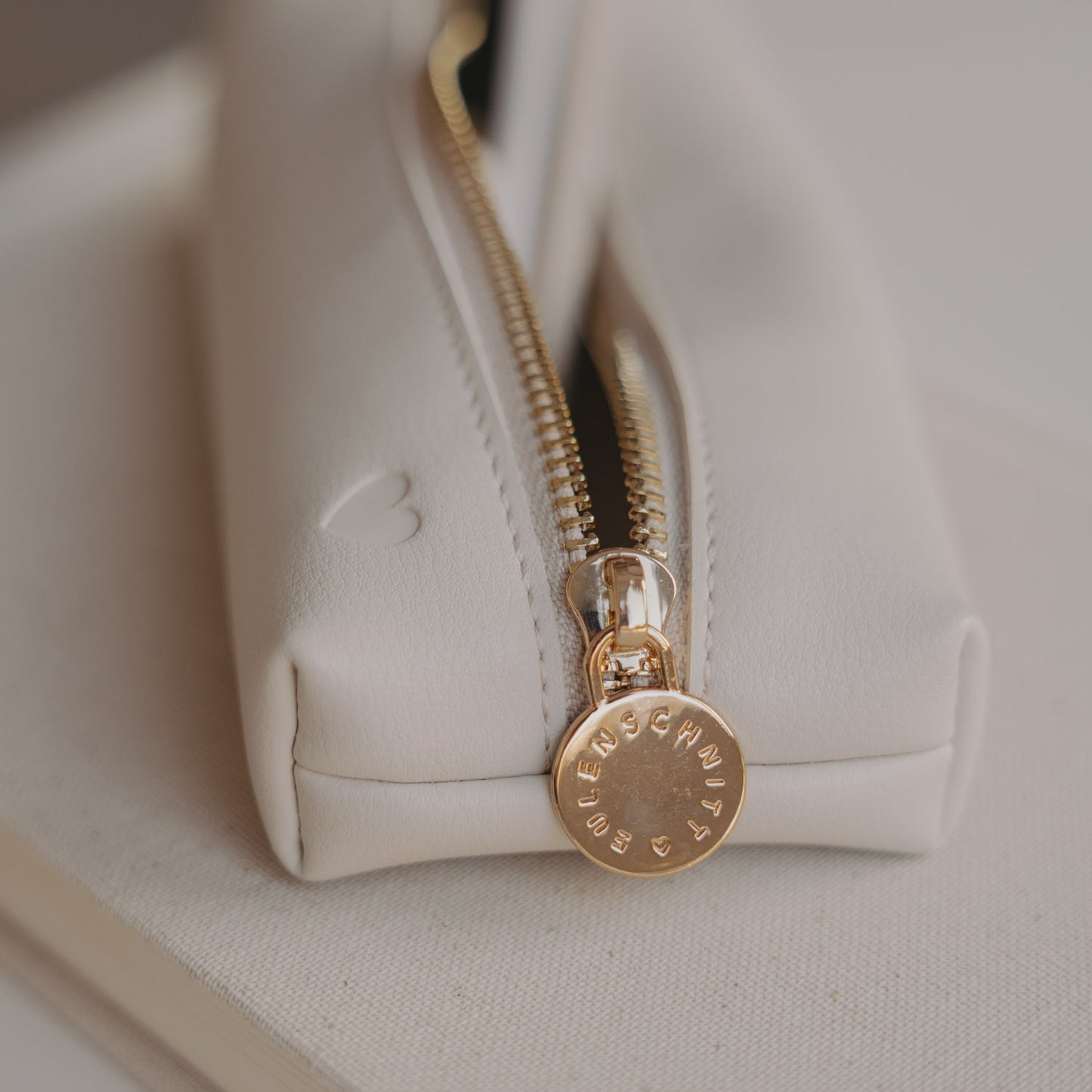 Federtasche "Herz creme"