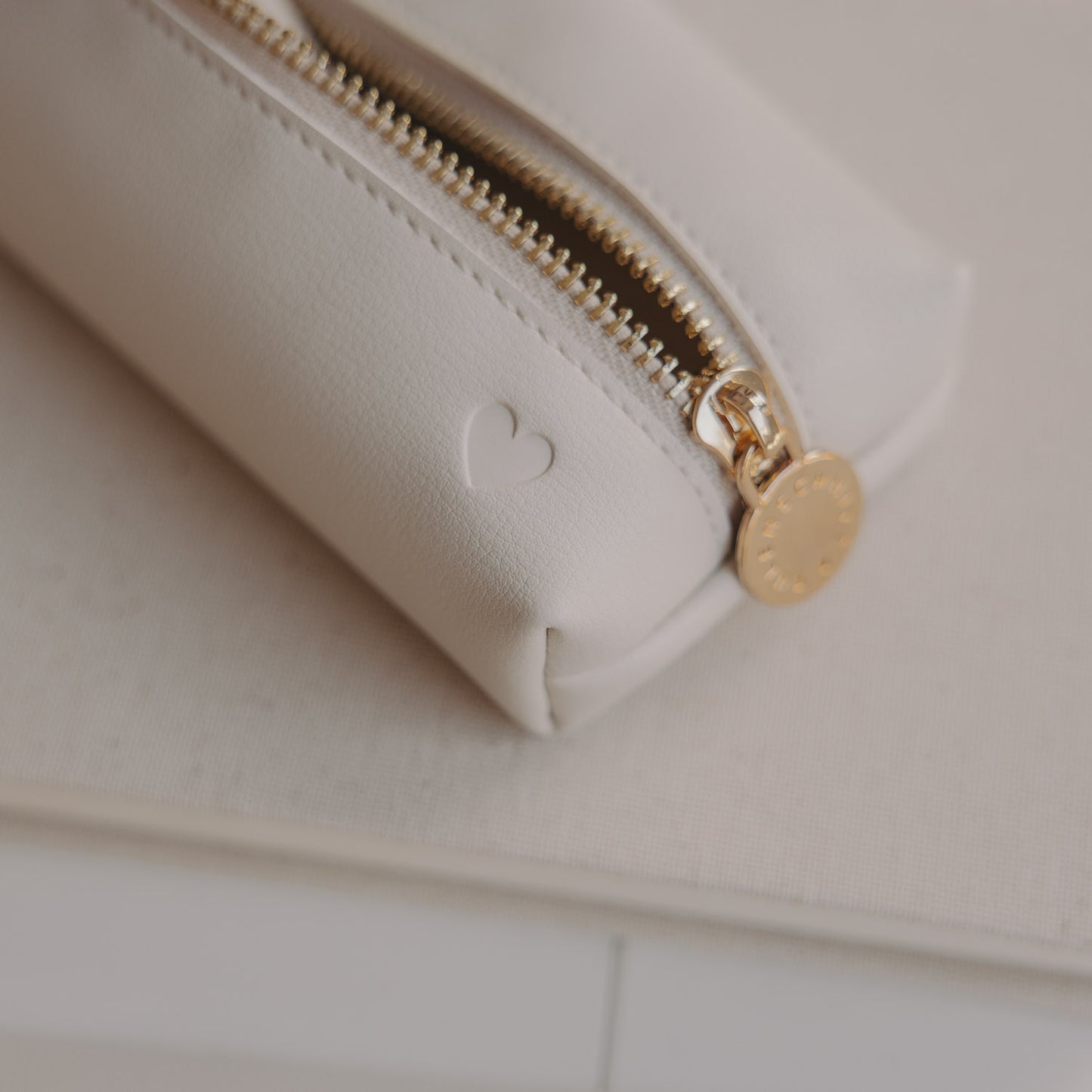 Federtasche "Herz creme"