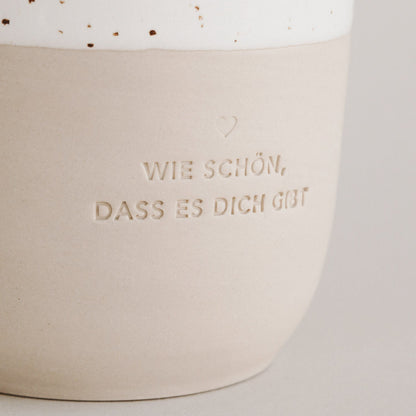 Becher "Wie schön dass es dich gibt" von Eulenschnitt – Foto: Eulenschnitt