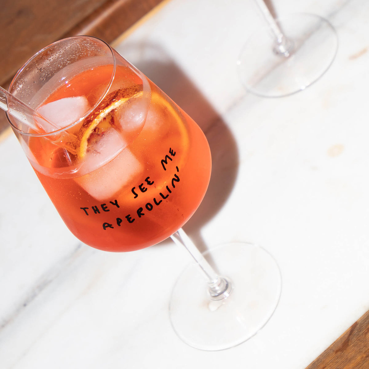 Weinglas "They see me Aperollin"